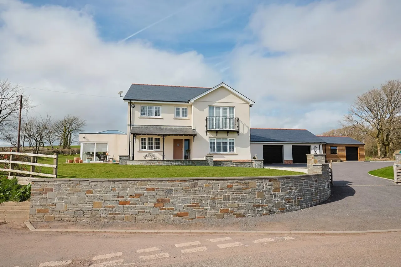 Pedrheol, Llanddarog, photo 46