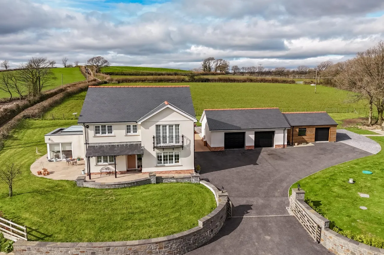 4 bed house for sale, Pedrheol, Llanddarog
