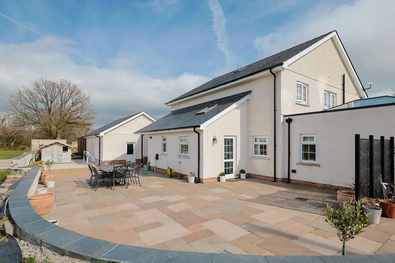 Pedrheol, Llanddarog, photo 34