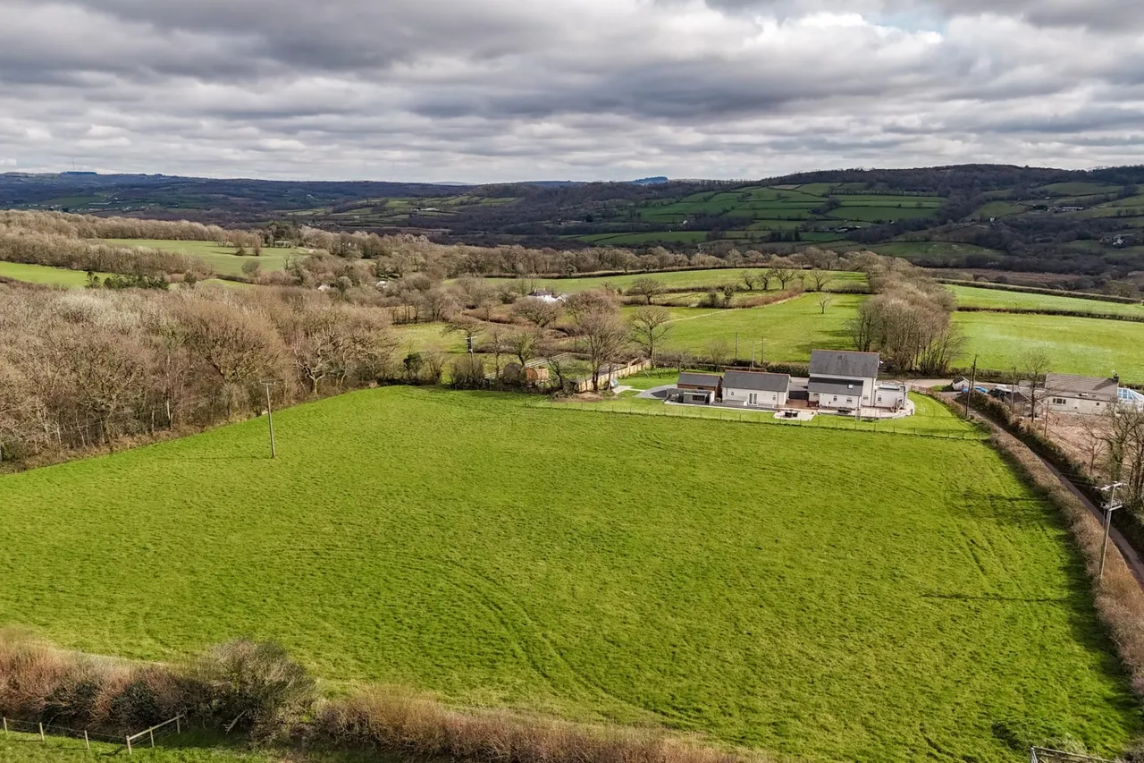 Pedrheol, Llanddarog, photo 36