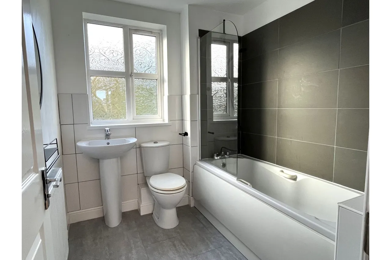 Phoenix Drive, Wrexham, LL11, photo 4