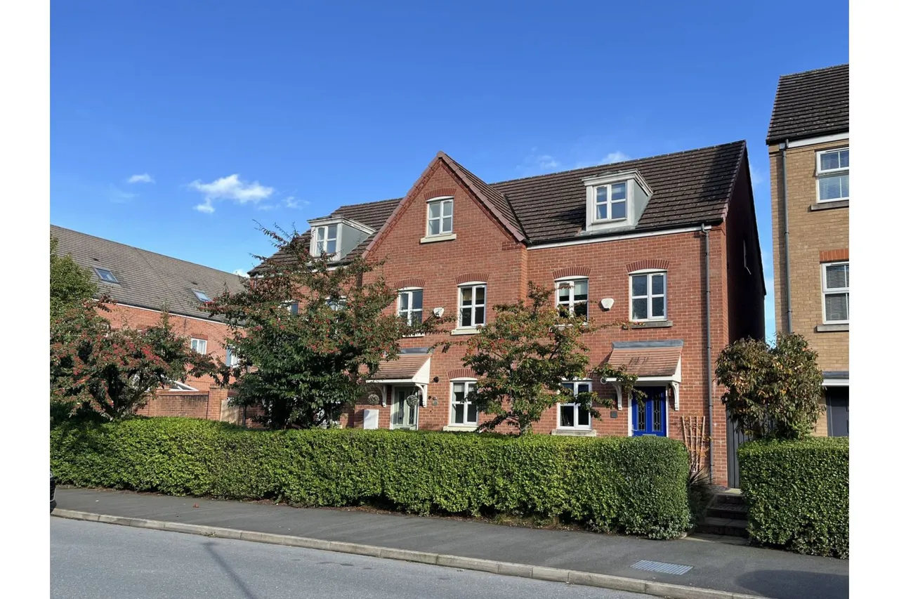 3 bed house to rent, Phoenix Drive, Wrexham, LL11