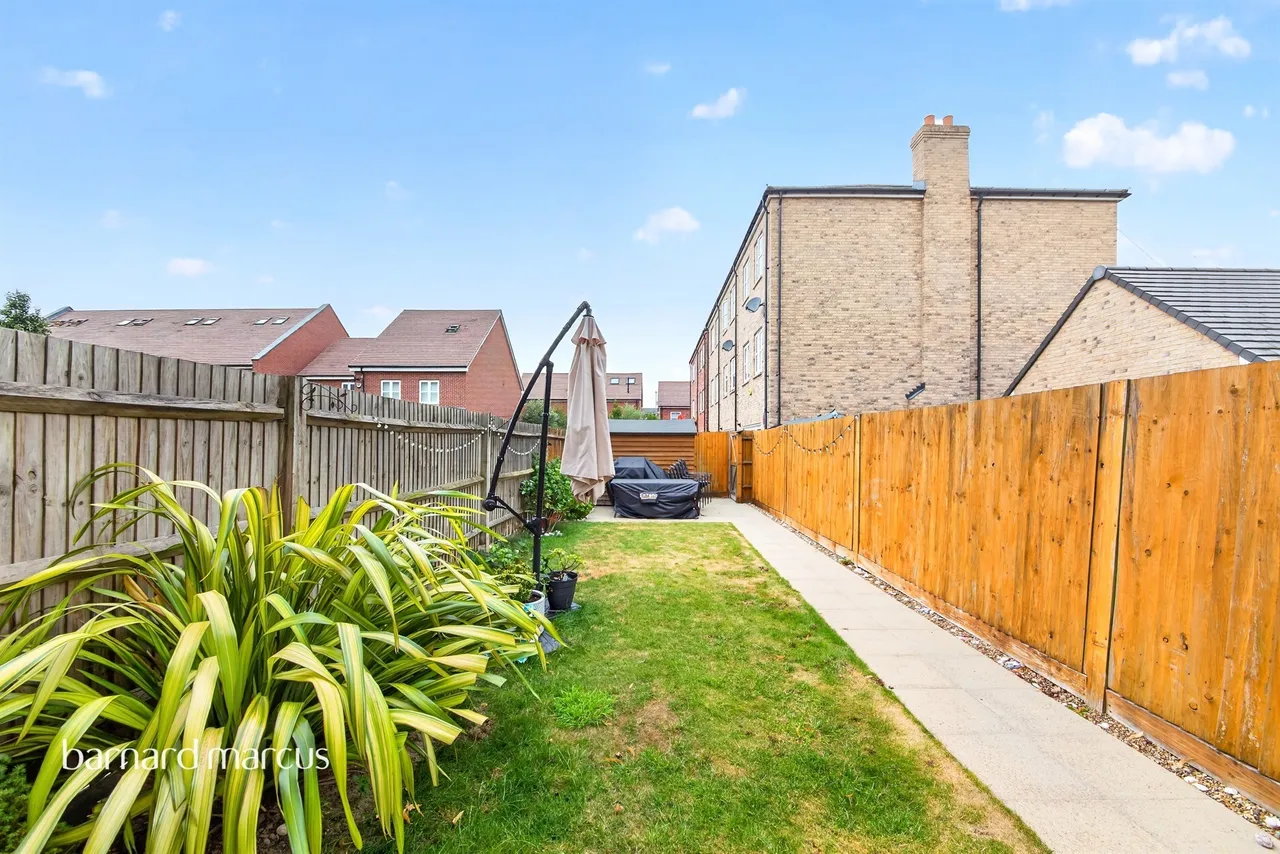Lovegrove Way, London, photo 4