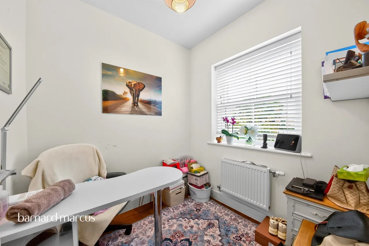 Lovegrove Way, London, photo 6
