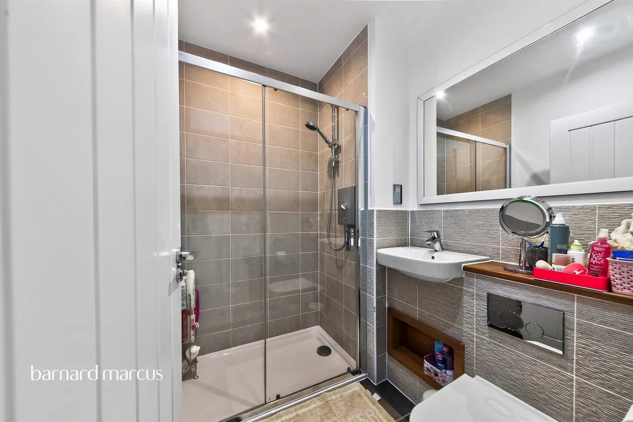 Lovegrove Way, London, photo 10