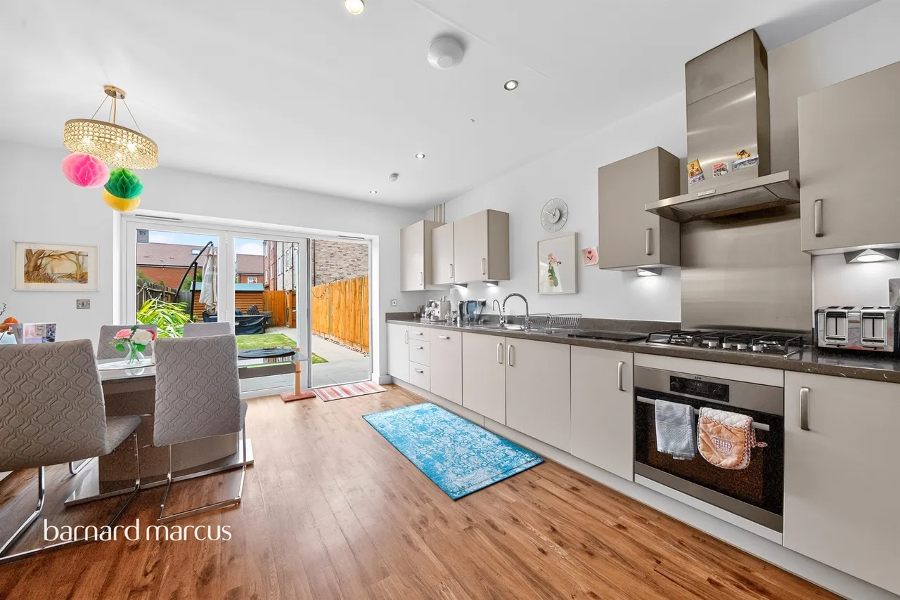 Lovegrove Way, London, photo 12