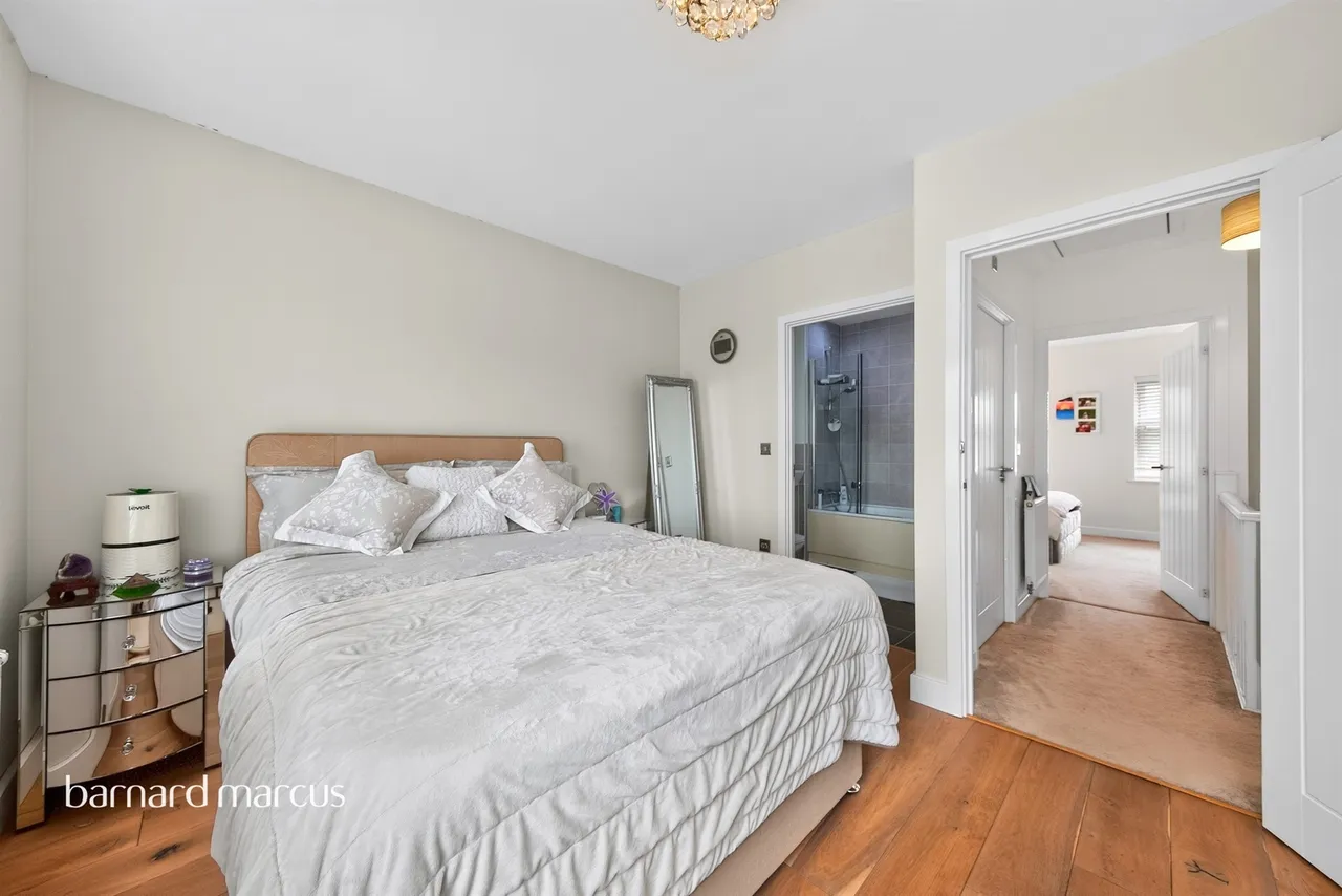 Lovegrove Way, London, photo 5