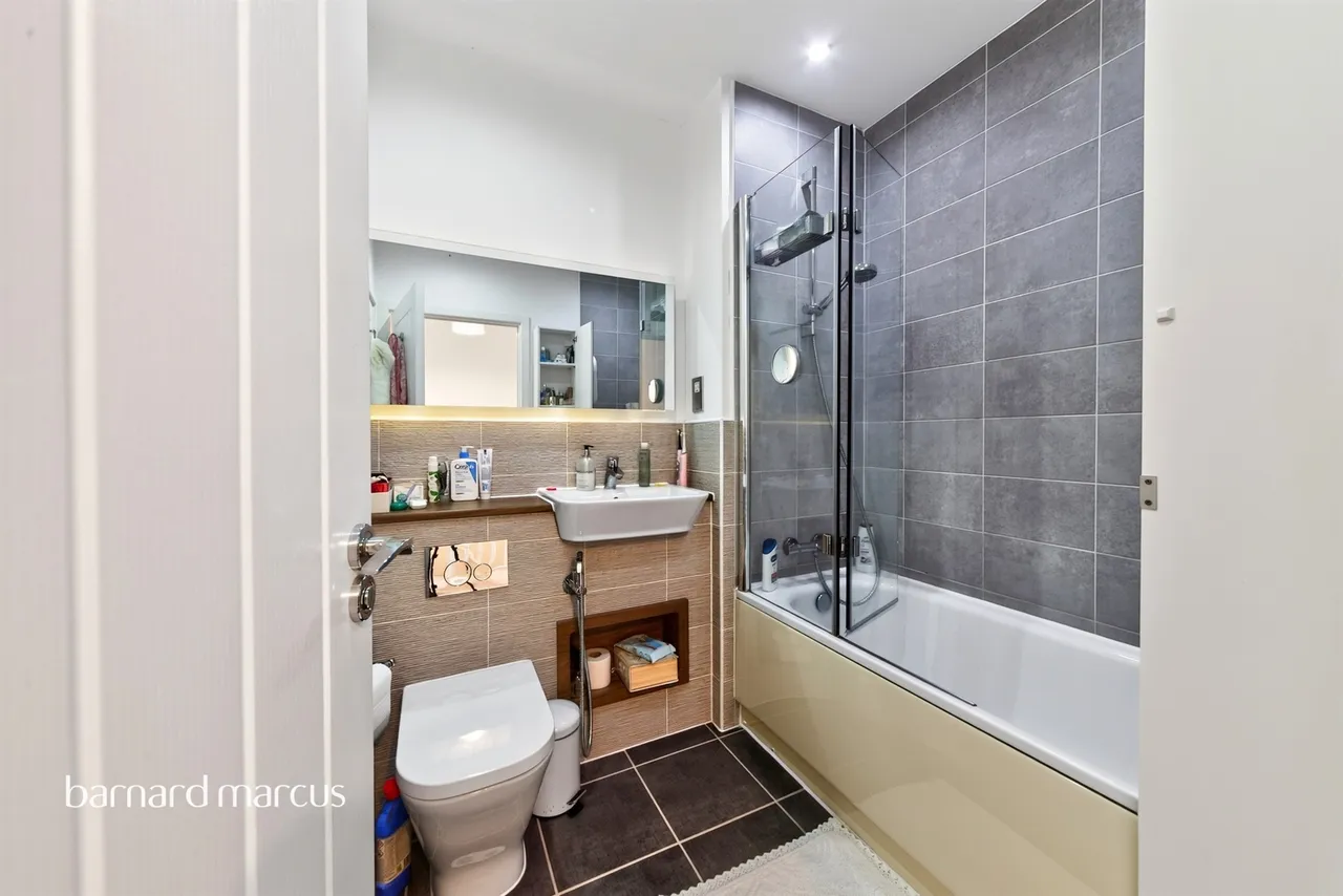 Lovegrove Way, London, photo 9
