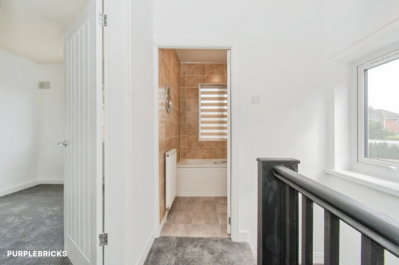 Doncaster Square, Knottingley, WF11, photo 11