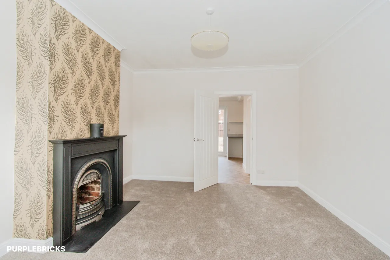 Doncaster Square, Knottingley, WF11, photo 9
