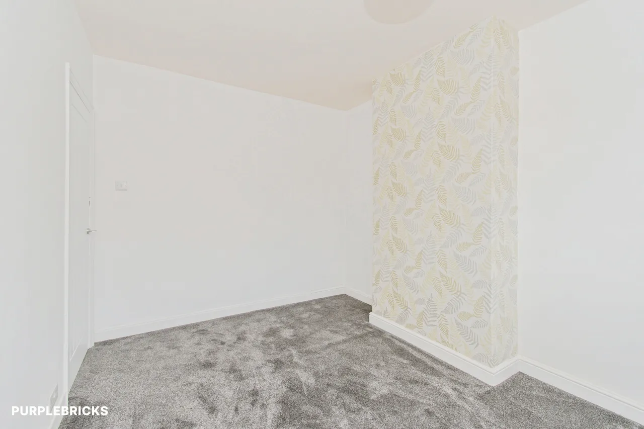 Doncaster Square, Knottingley, WF11, photo 13