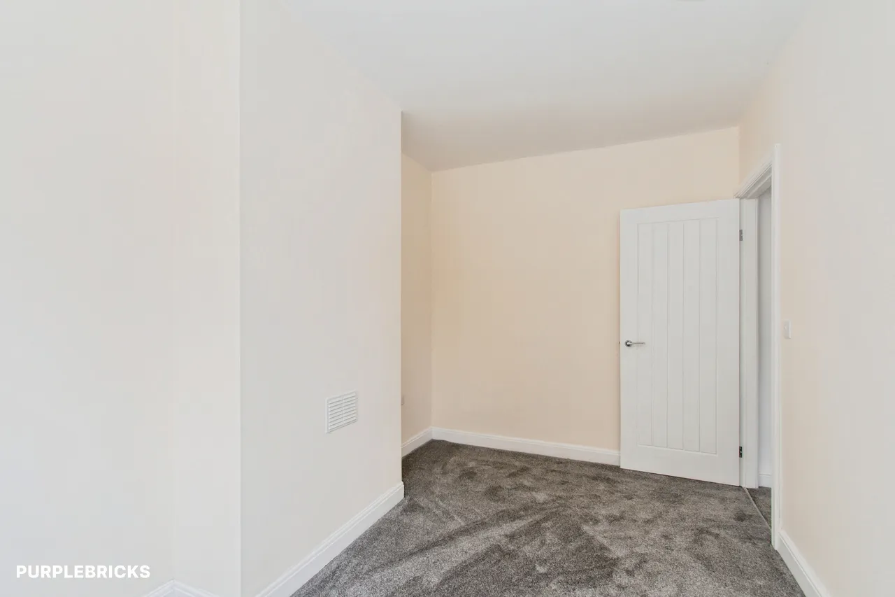 Doncaster Square, Knottingley, WF11, photo 12