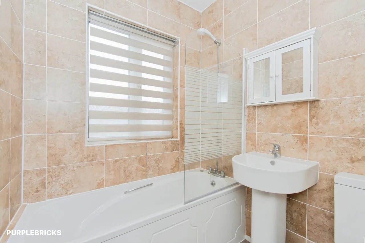 Doncaster Square, Knottingley, WF11, photo 17