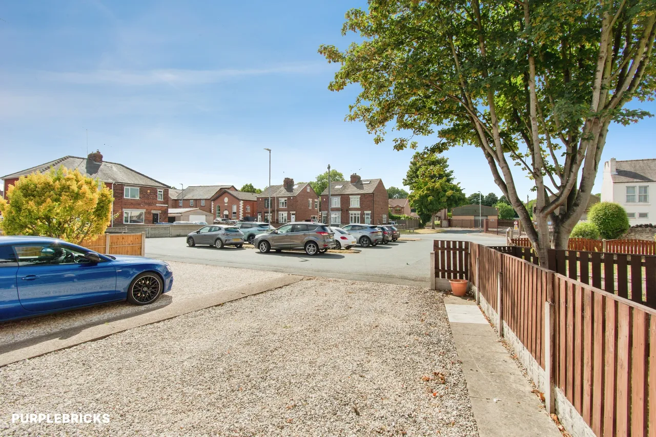 Doncaster Square, Knottingley, WF11, photo 18