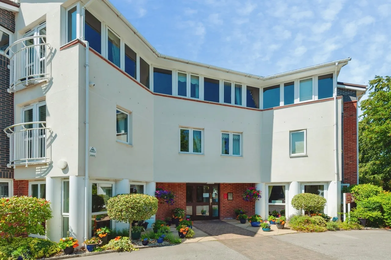2 bed property for sale, Woolton Road, Childwall, L16