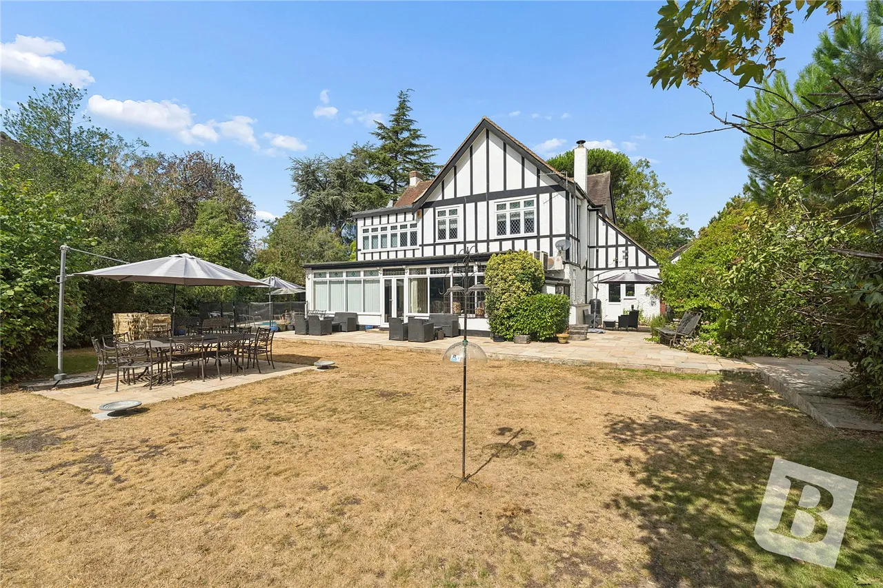 Main Road, Gidea Park, RM2, photo 6