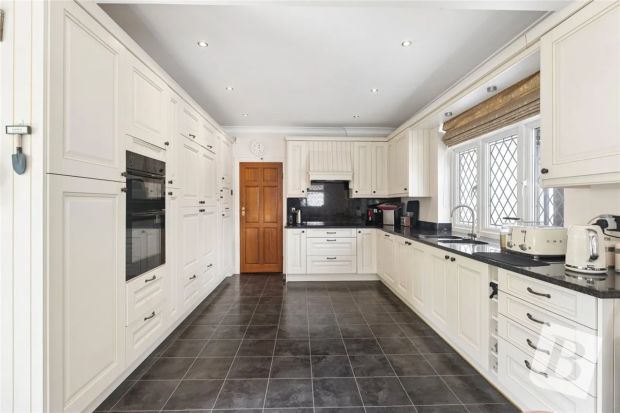 Main Road, Gidea Park, RM2, photo 16