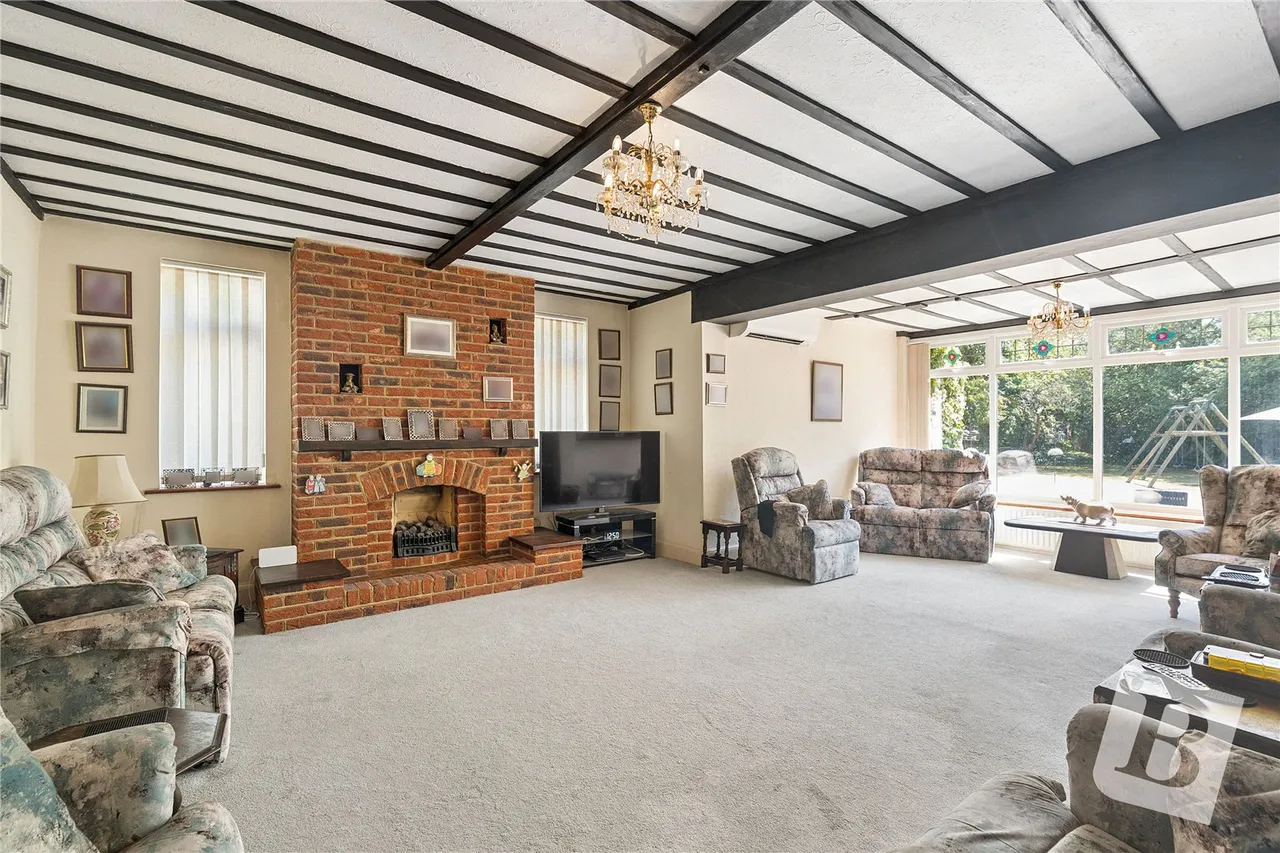 Main Road, Gidea Park, RM2, photo 4