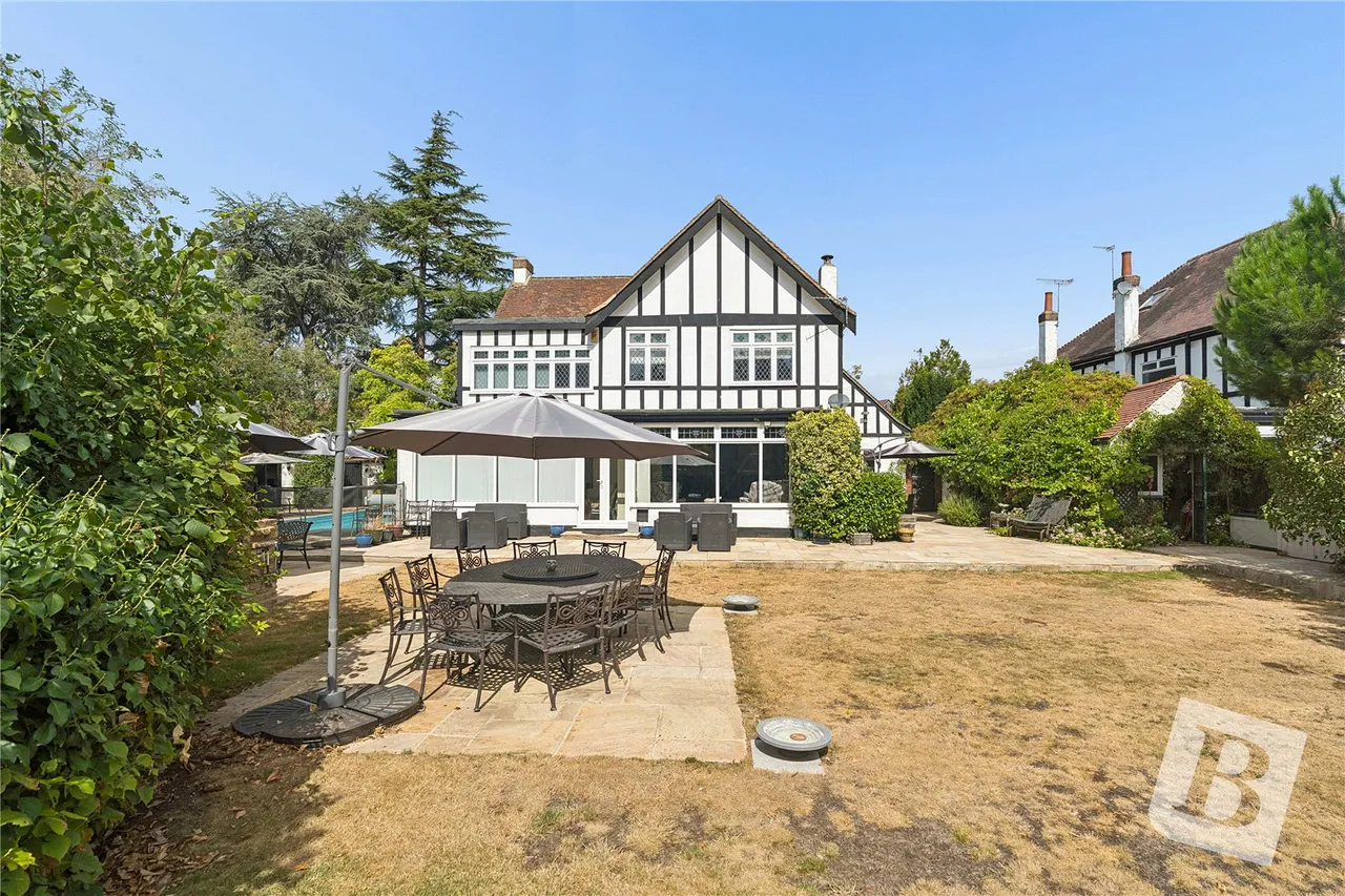 Main Road, Gidea Park, RM2, photo 22