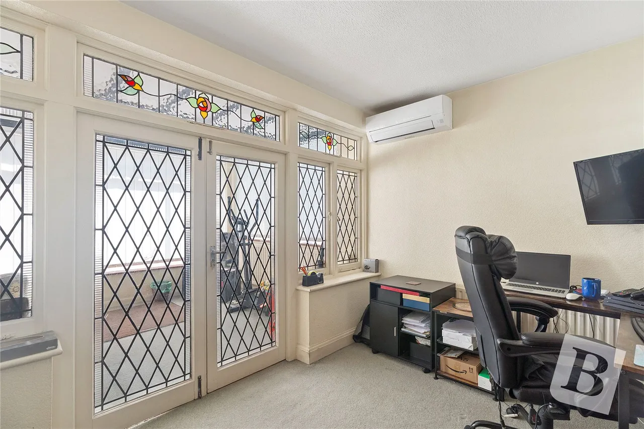 Main Road, Gidea Park, RM2, photo 17