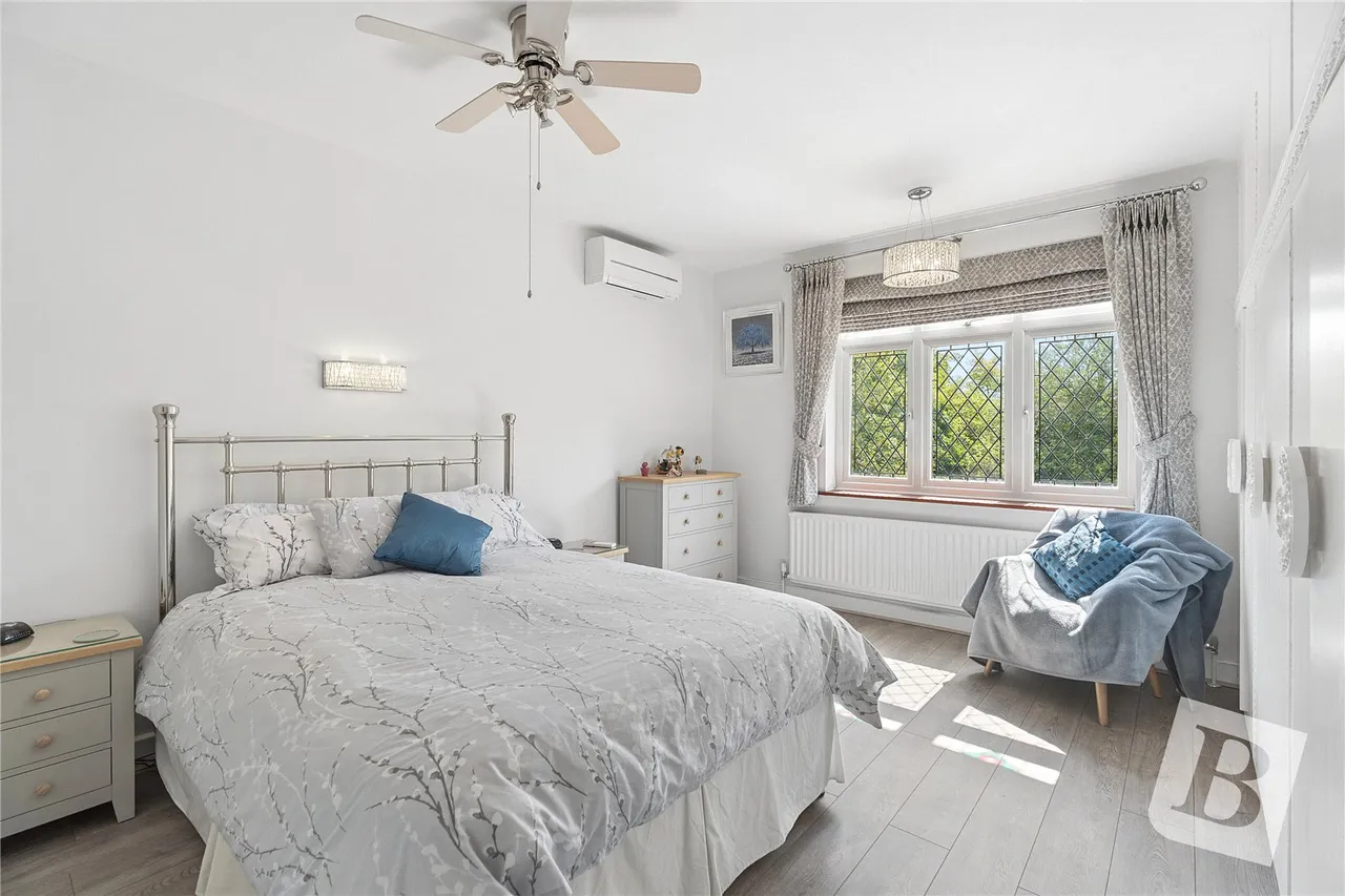 Main Road, Gidea Park, RM2, photo 13