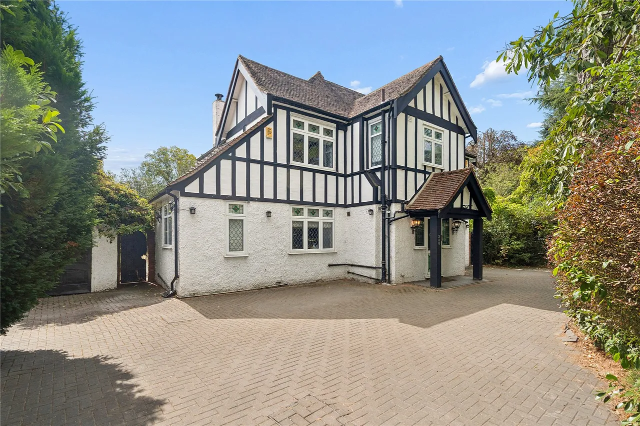 Main Road, Gidea Park, RM2, photo 7
