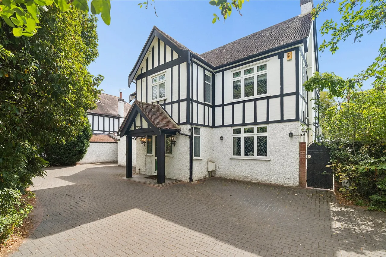 Main Road, Gidea Park, RM2, photo 10