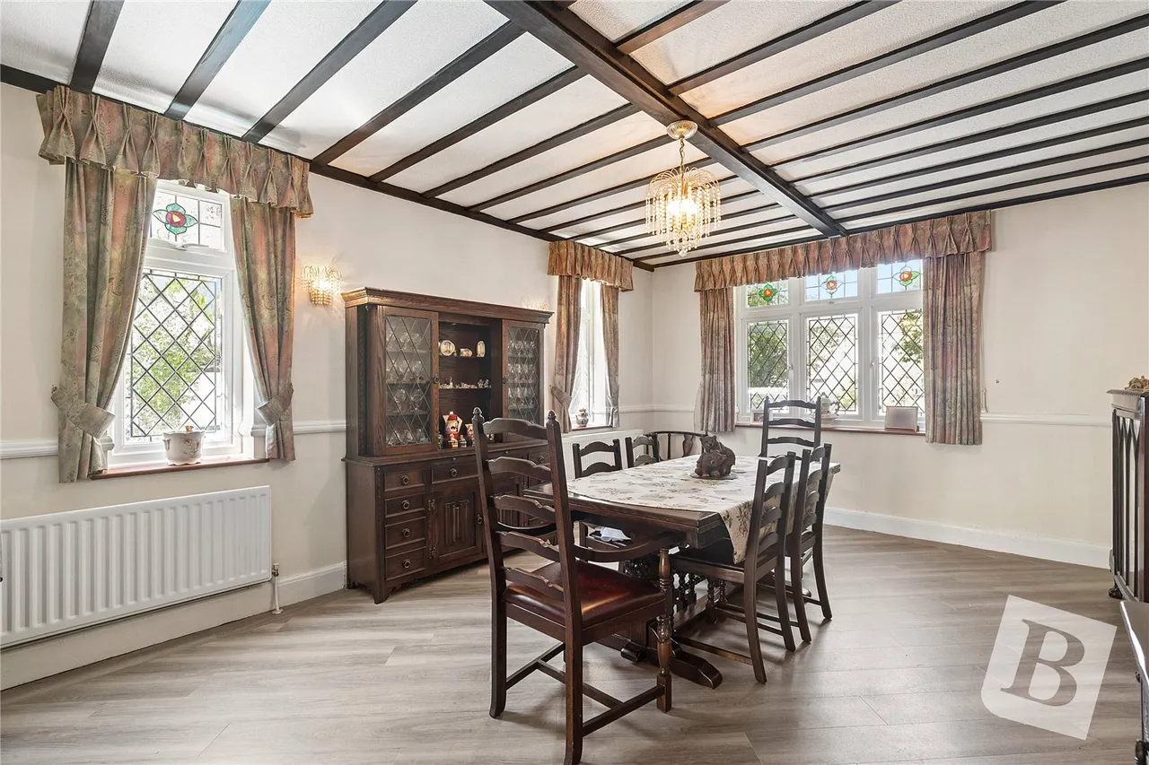 Main Road, Gidea Park, RM2, photo 5