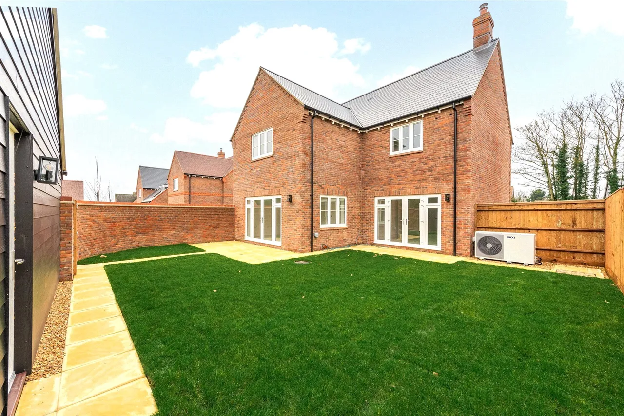 Brogan Place, Dinton, HP17, photo 5