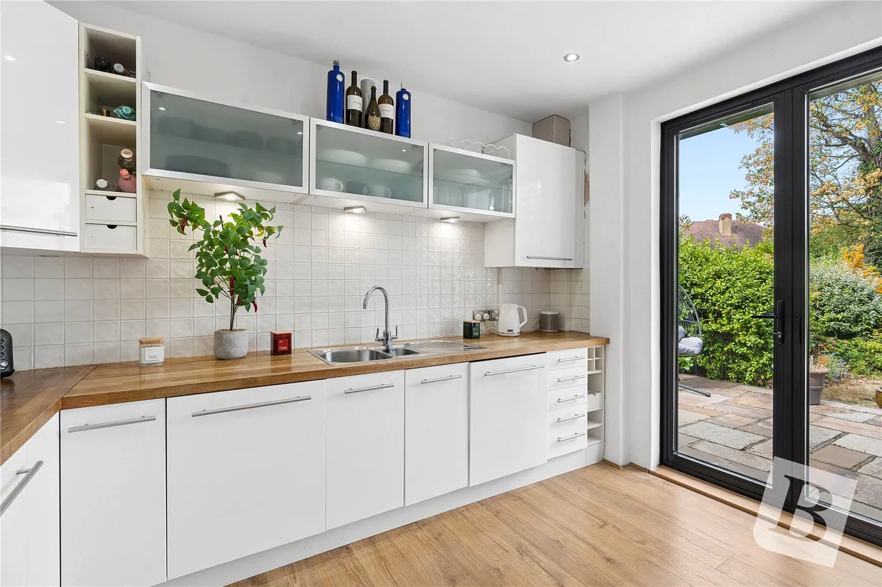 Repton Avenue, Gidea Park, RM2, photo 11