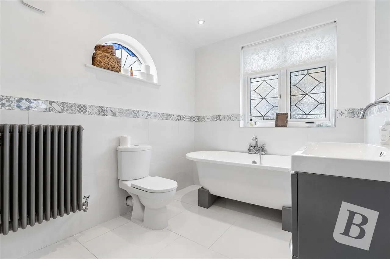 Repton Avenue, Gidea Park, RM2, photo 6