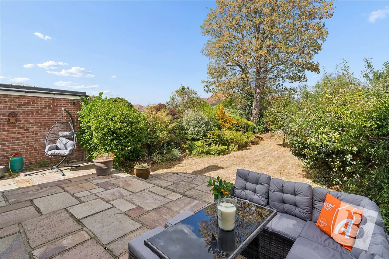 Repton Avenue, Gidea Park, RM2, photo 7