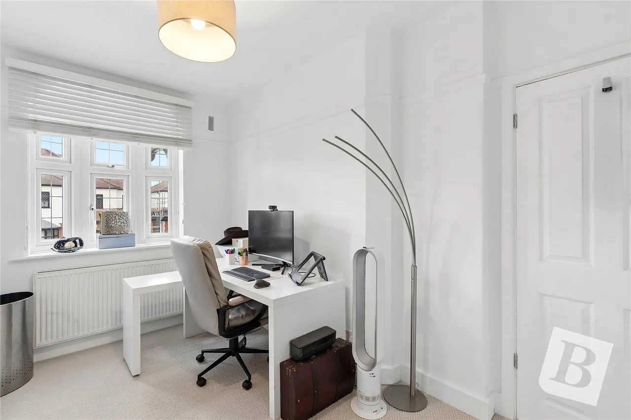 Repton Avenue, Gidea Park, RM2, photo 12