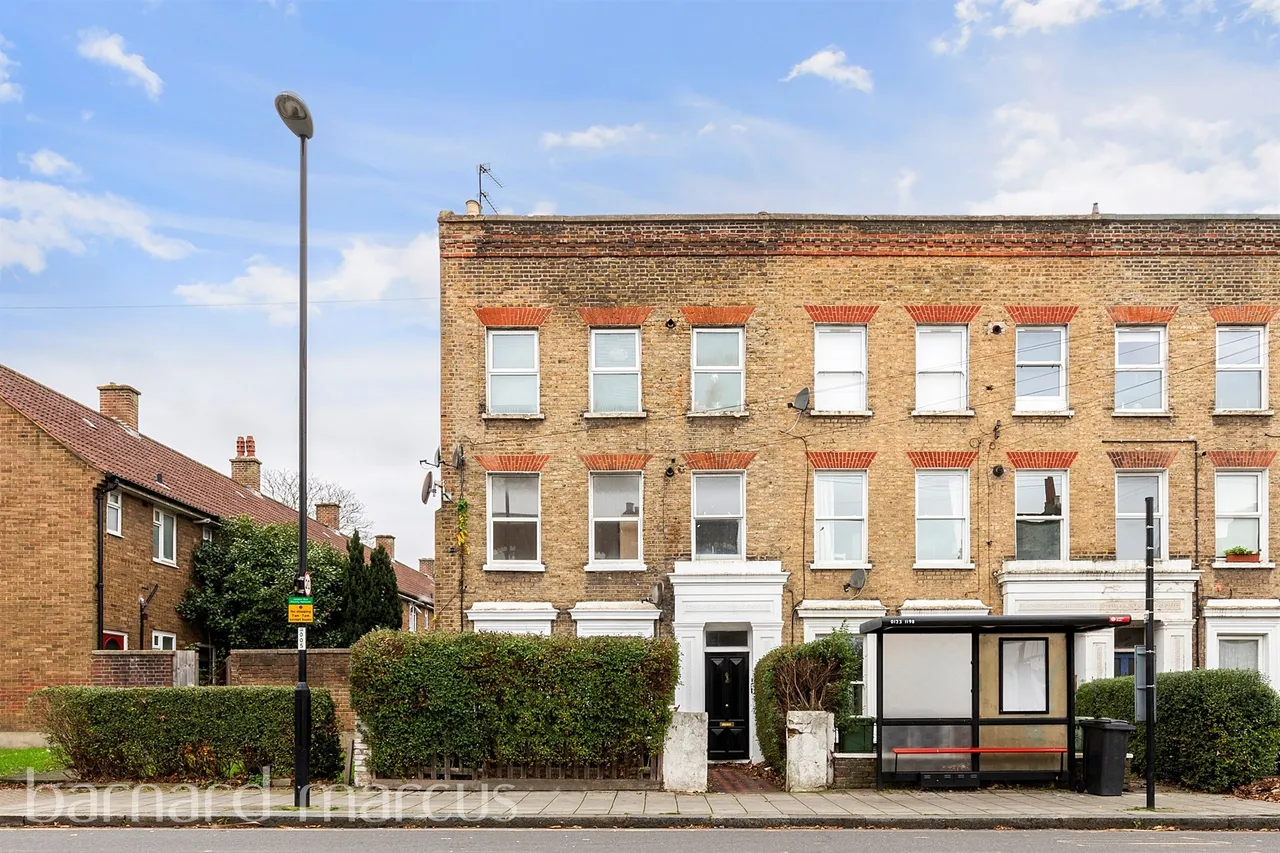 2 bed flat for sale — Kent House Road, London