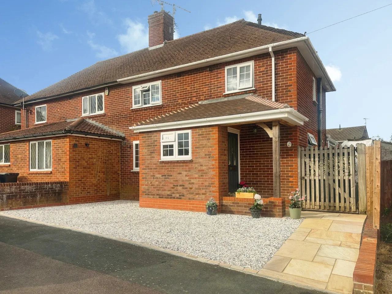 3 bed house for sale — Courtenay Road, Farnham, Surrey, GU9 9DN