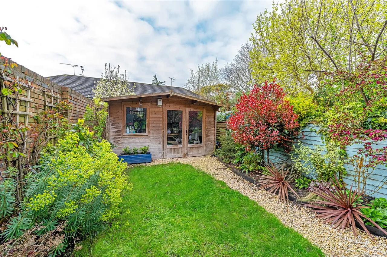 Station Road, Hampton, Middlesex, TW12 2BT, photo 2