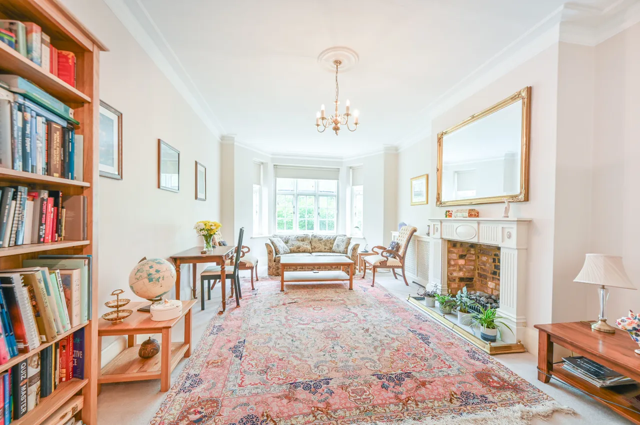 3 bed flat for sale — 37 Clifton Court, Northwick Terrace, London