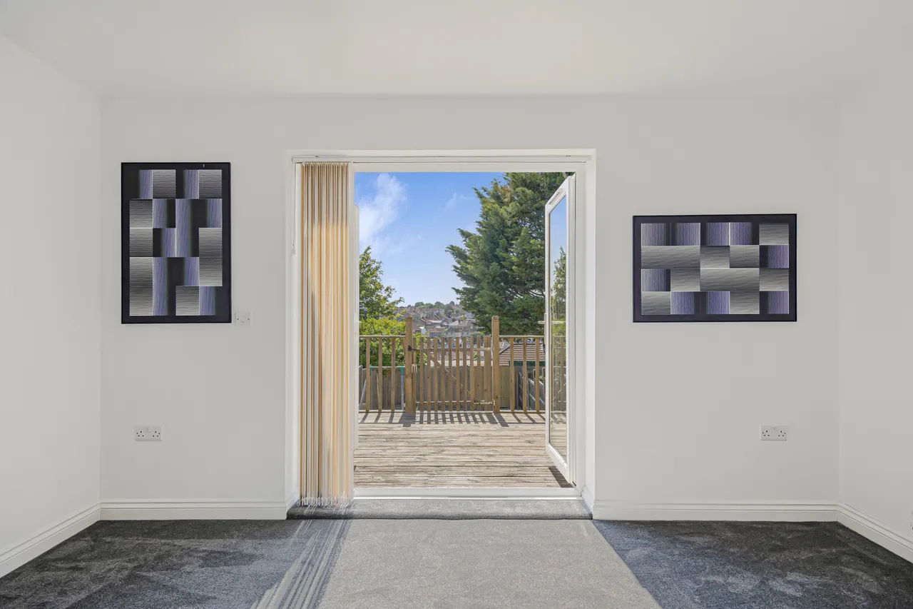 Hill Crest, Knowle Park, Bristol, BS4 2UN, photo 3