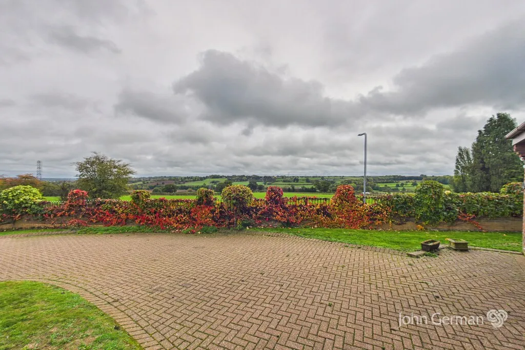 Fradgley Court, Bramshall, photo 33