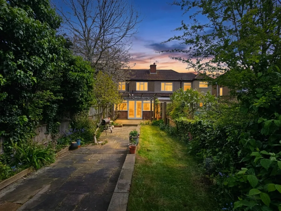 3 bed house for sale — Lynton Road, Harrow, HA2