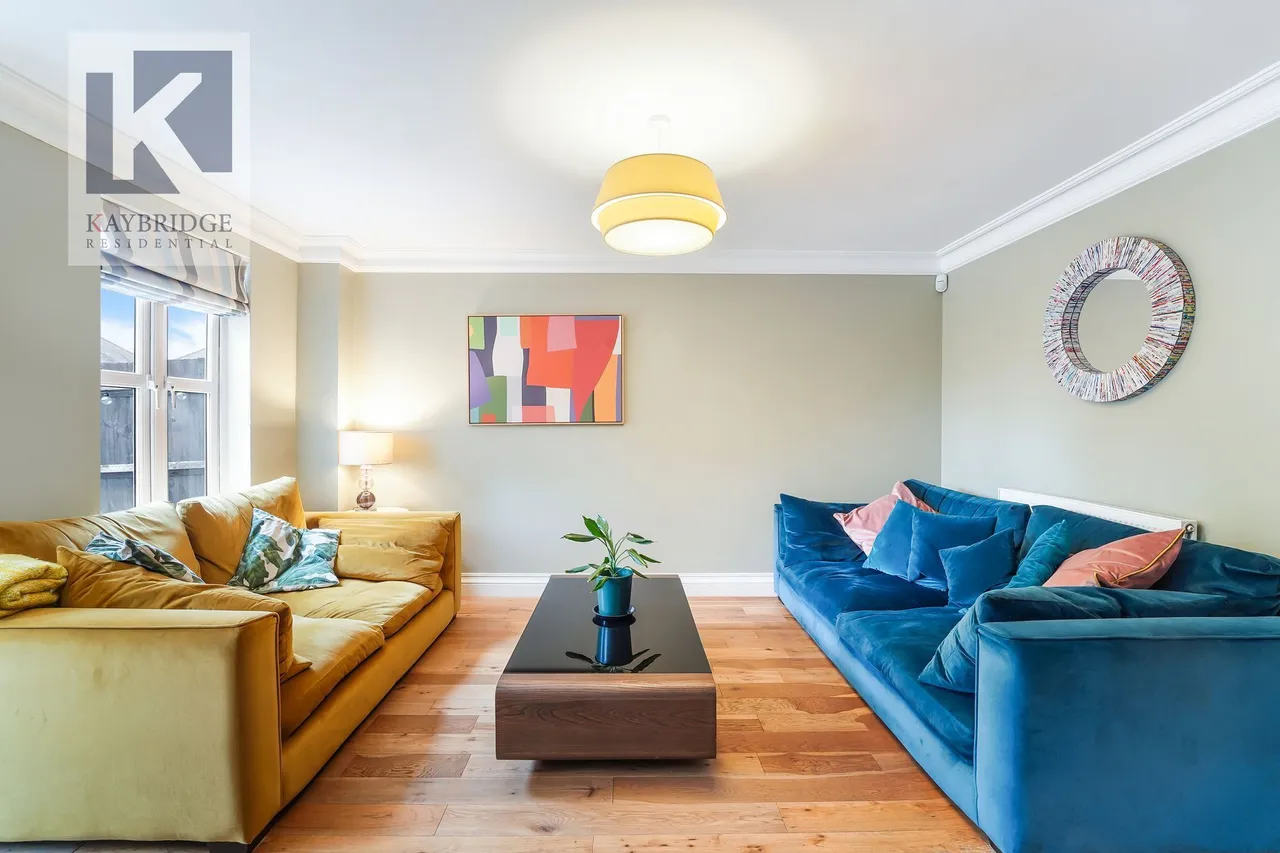 Millais Crescent, Epsom, KT19, photo 2