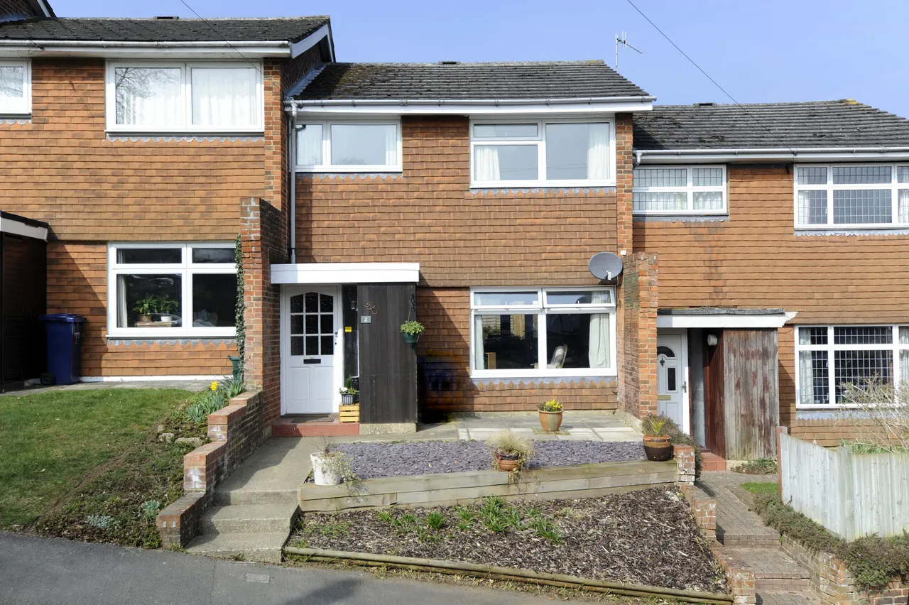 3 bed house to rent, Manor Gardens, Godalming, GU7