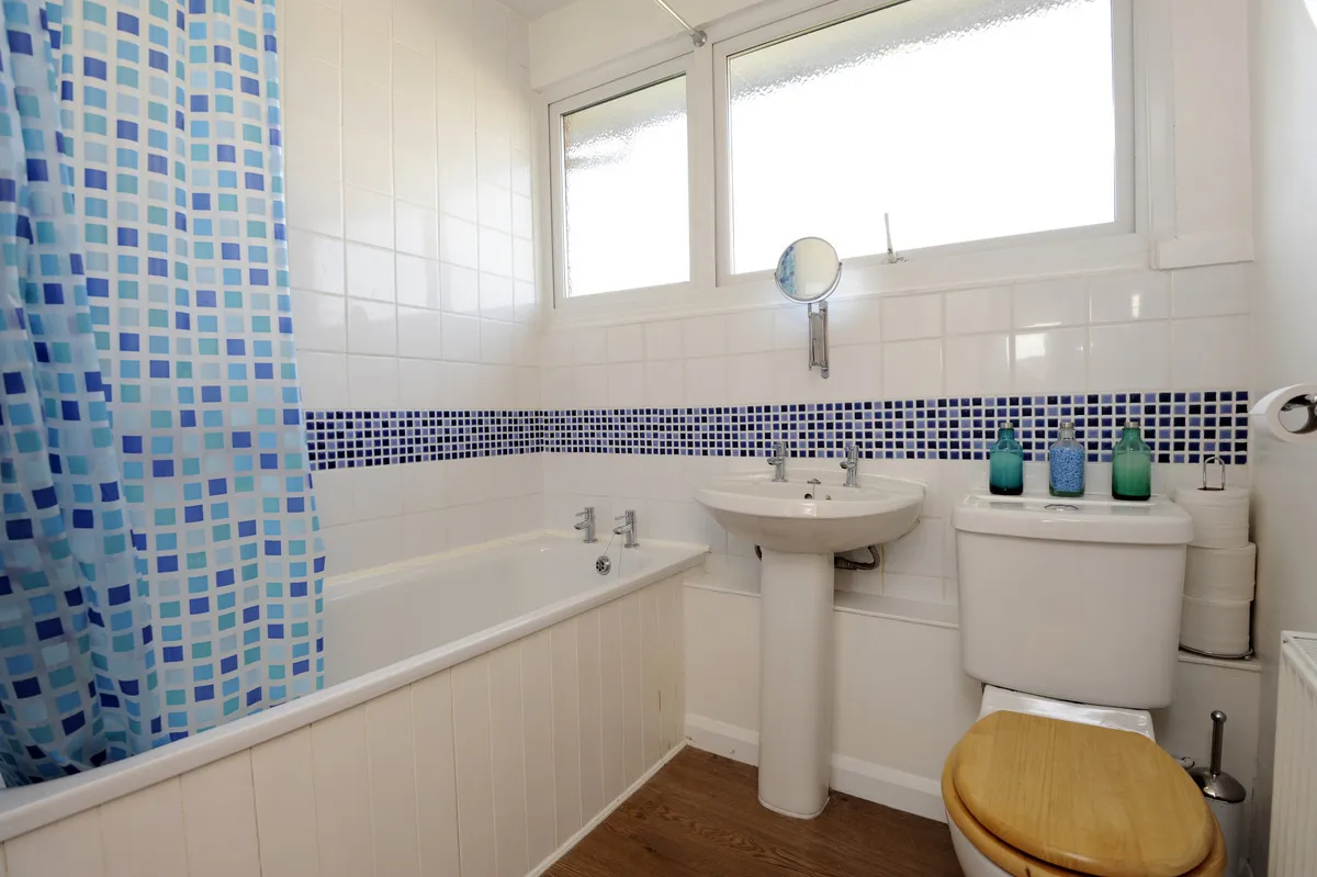 Manor Gardens, Godalming, GU7, photo 5