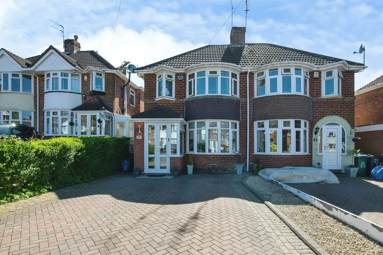 3 bed house for sale — Park Avenue, OLDBURY