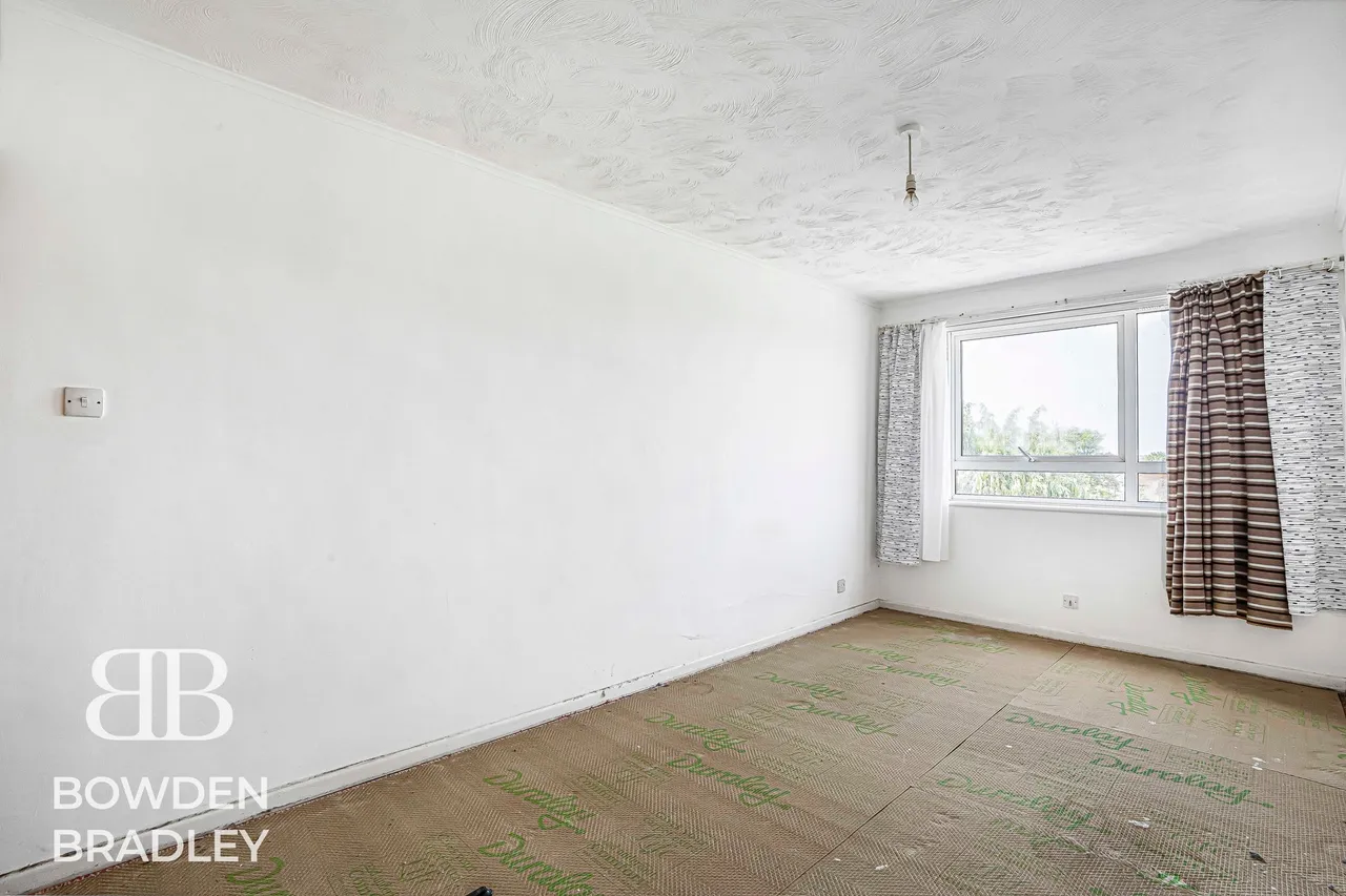 1 bed flat for sale — London Road, Romford, RM7