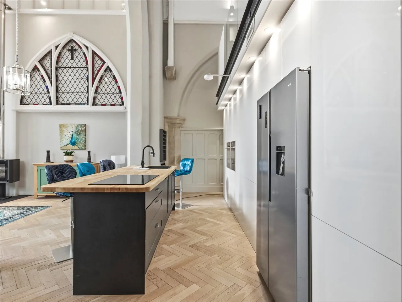 A remarkable former chapel where breathtaking ecclesiastical architecture meets luxurious contemporary living, set withi, photo 6