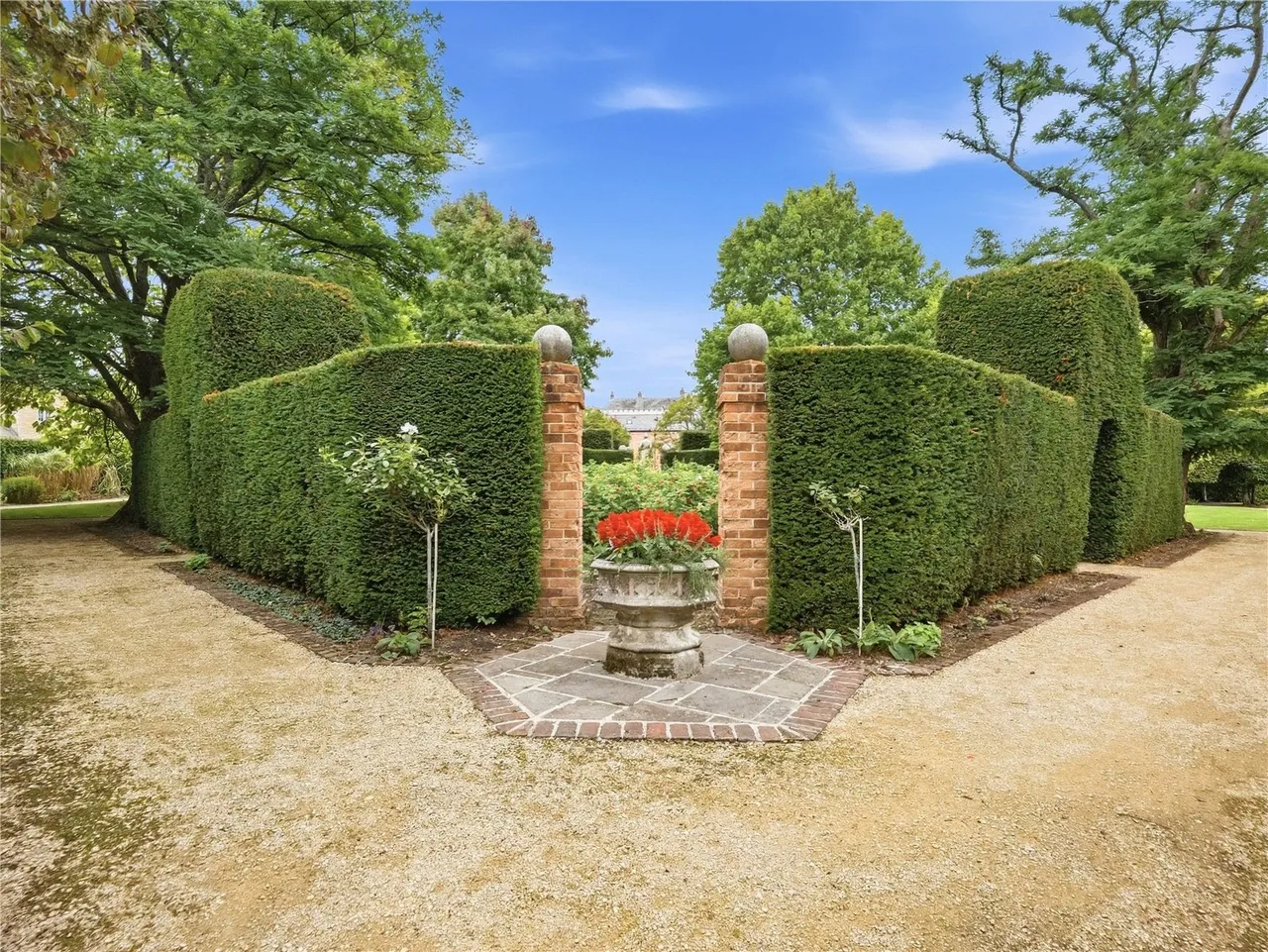 A remarkable former chapel where breathtaking ecclesiastical architecture meets luxurious contemporary living, set withi, photo 33