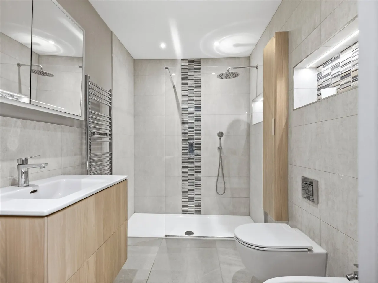 A remarkable former chapel where breathtaking ecclesiastical architecture meets luxurious contemporary living, set withi, photo 20