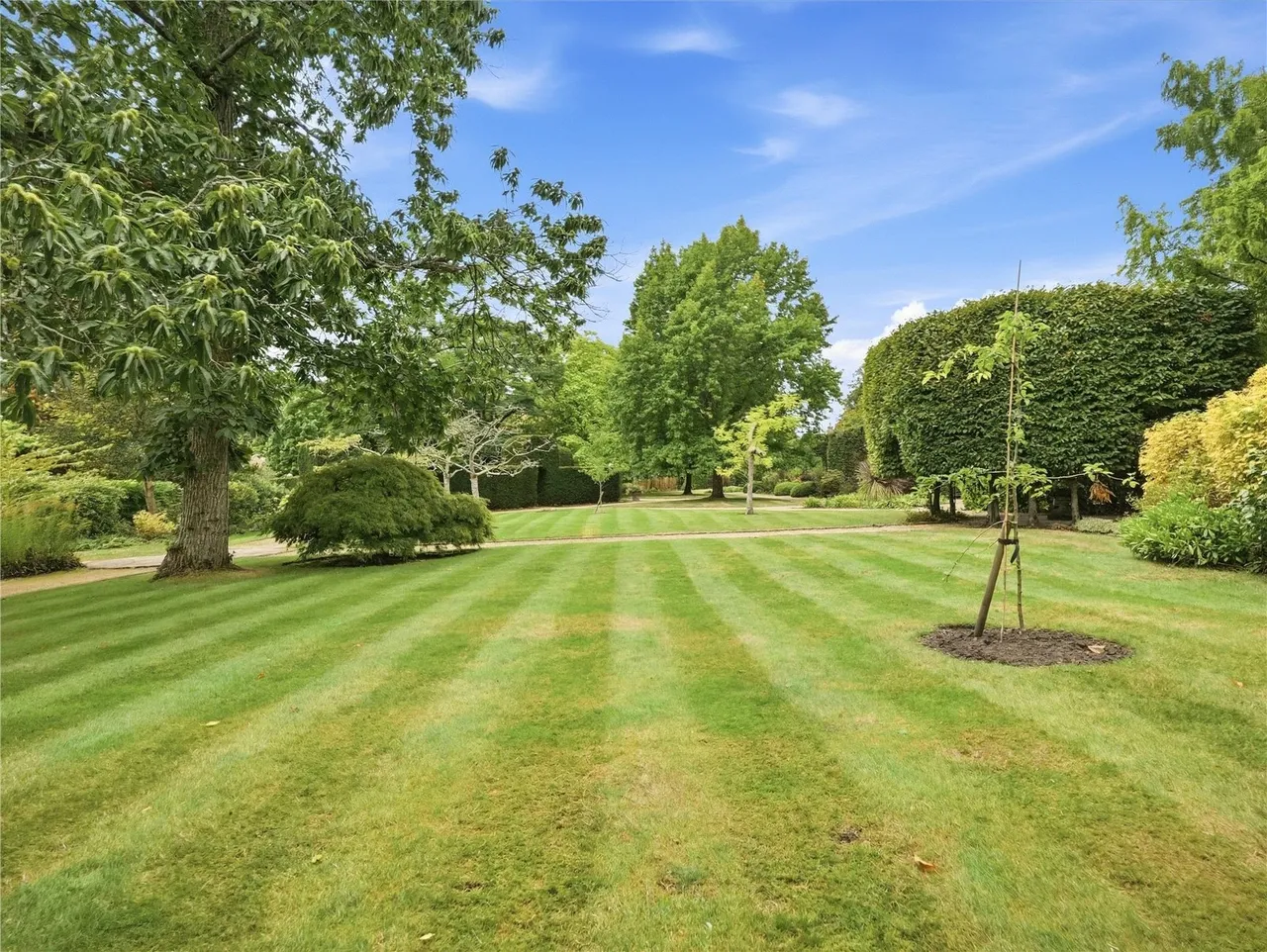 A remarkable former chapel where breathtaking ecclesiastical architecture meets luxurious contemporary living, set withi, photo 35