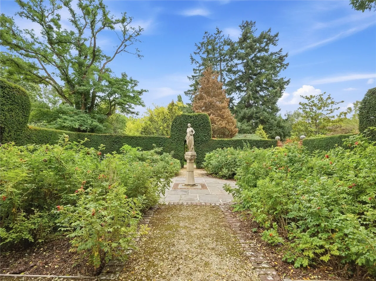A remarkable former chapel where breathtaking ecclesiastical architecture meets luxurious contemporary living, set withi, photo 32